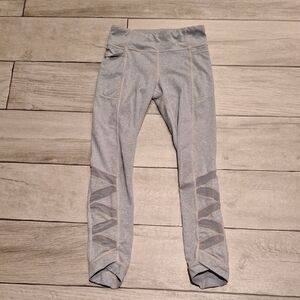 🦔 Athleta Kids Gray Heathered Leggings with Tapered Design🍍